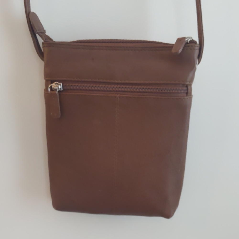 ili RFID Genuine Leather Brown Crossbody Bag - Picture 2 of 6